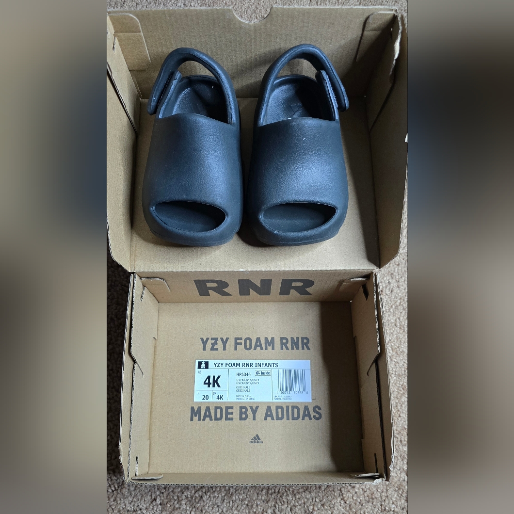 Adidas Yzy Foam Rnr Infants Black Sandals Adidas Yzy Foam Rnr Infants Black Sandals